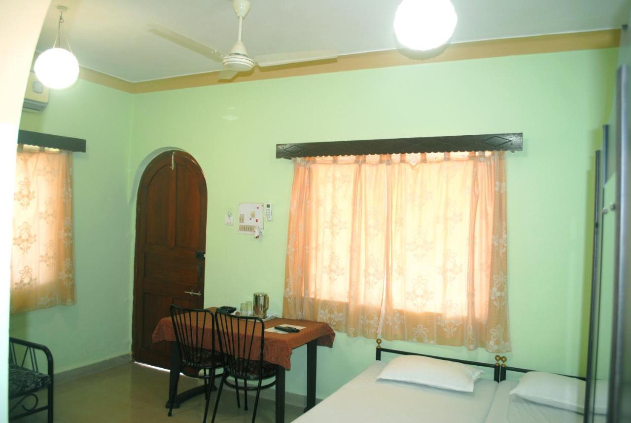 Joe And Marietta'S Guesthouse Calangute Exterior photo