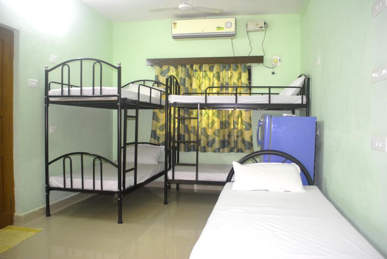 Joe And Marietta'S Guesthouse Calangute Exterior photo