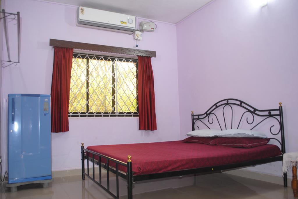 Joe And Marietta'S Guesthouse Calangute Room photo