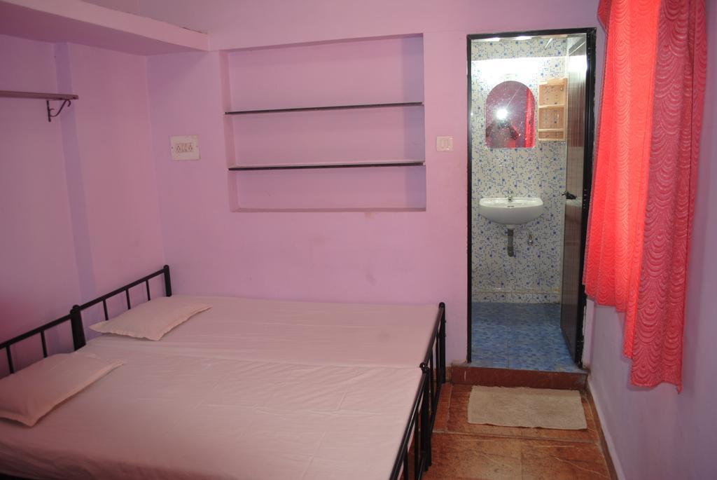 Joe And Marietta'S Guesthouse Calangute Room photo