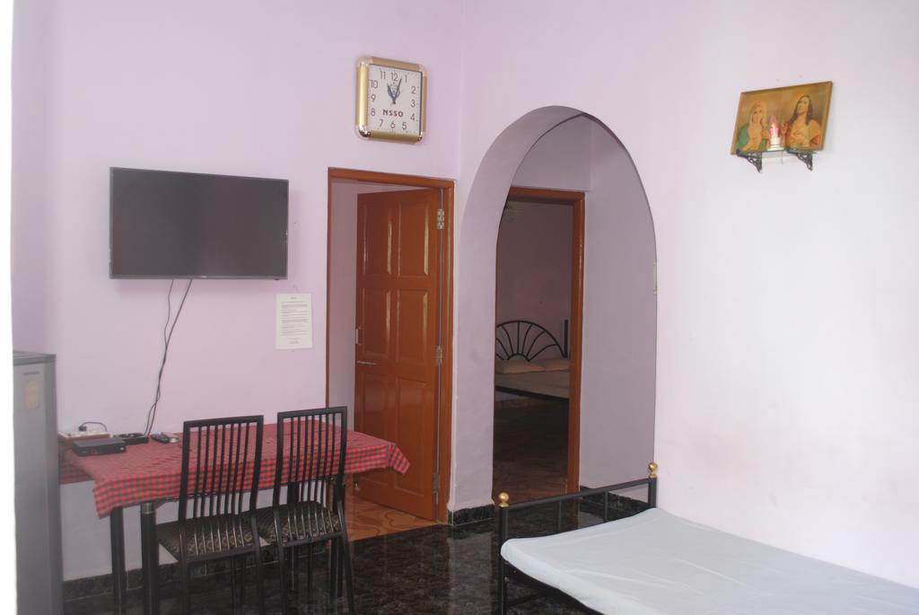 Joe And Marietta'S Guesthouse Calangute Room photo