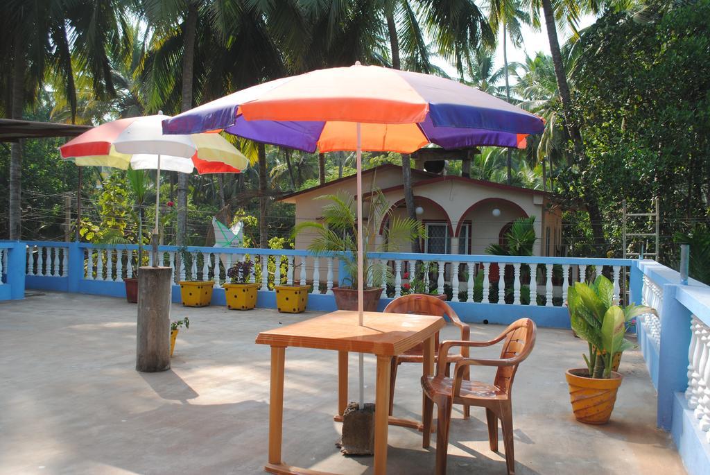 Joe And Marietta'S Guesthouse Calangute Exterior photo