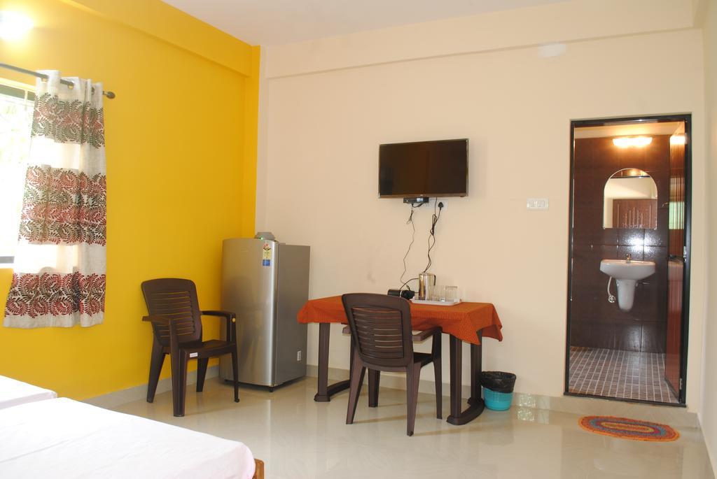Joe And Marietta'S Guesthouse Calangute Exterior photo