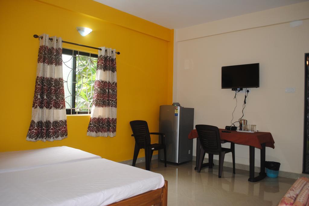 Joe And Marietta'S Guesthouse Calangute Exterior photo
