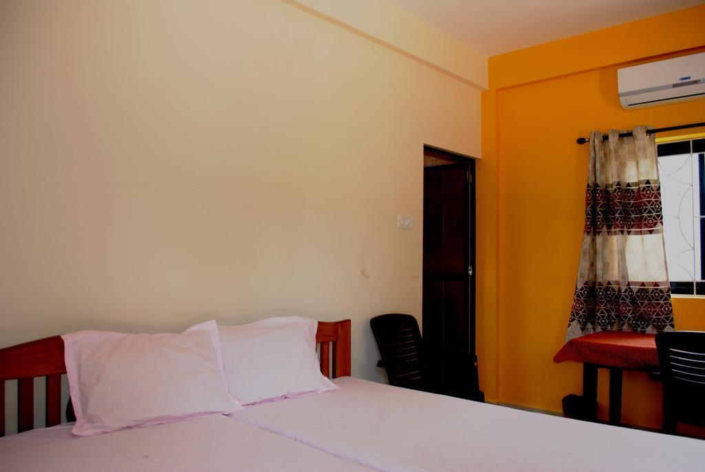 Joe And Marietta'S Guesthouse Calangute Exterior photo