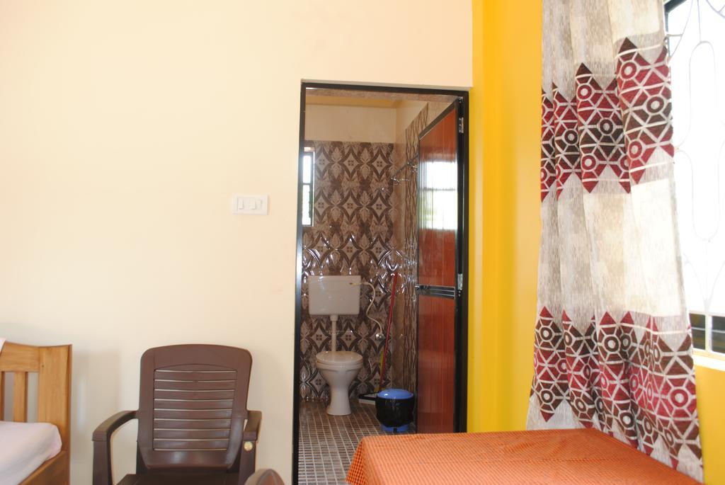 Joe And Marietta'S Guesthouse Calangute Exterior photo